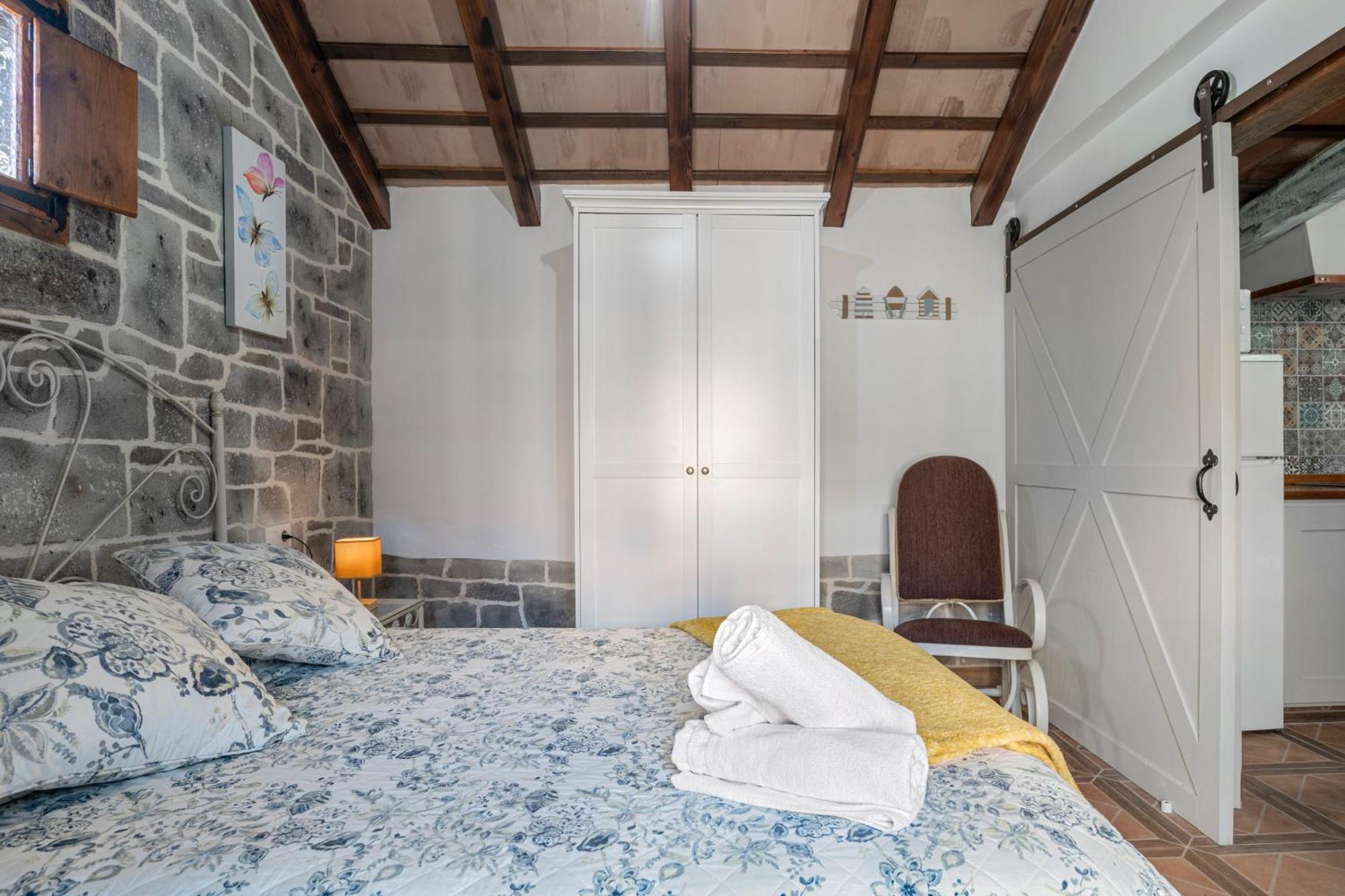 Casas Alfonso Y Laura *